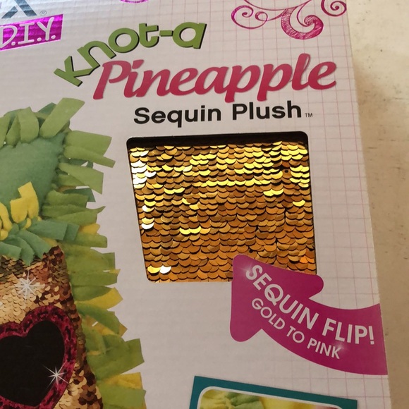 Knot -a pineapple sequin plush - Picture 2 of 8